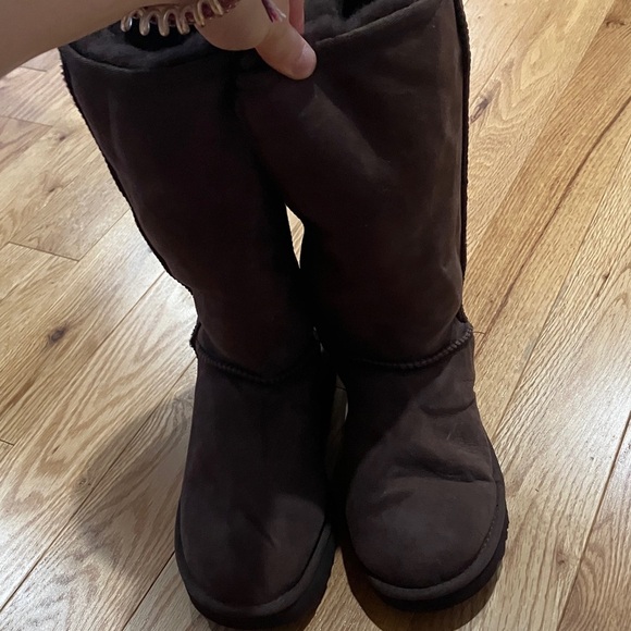 NWOB UGG Brown Suede Shearling Boots - Picture 2 of 8